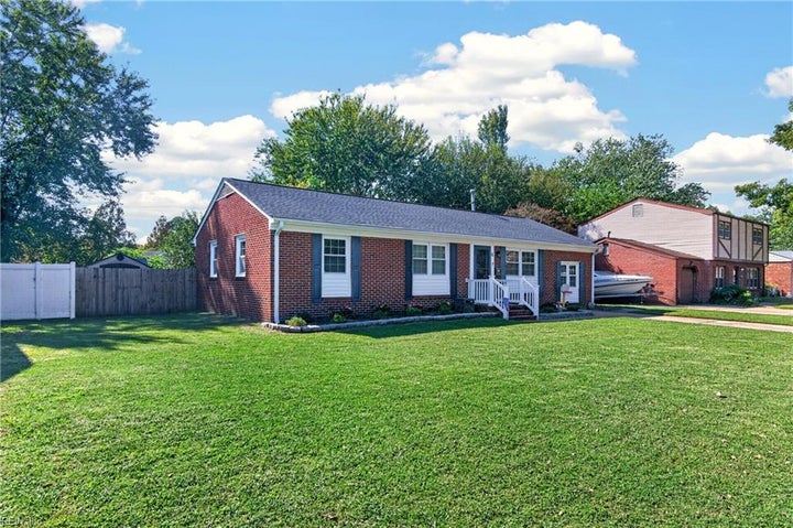 Photo 1 of 34 — 6 Holiday DR, Hampton, VA 23669
