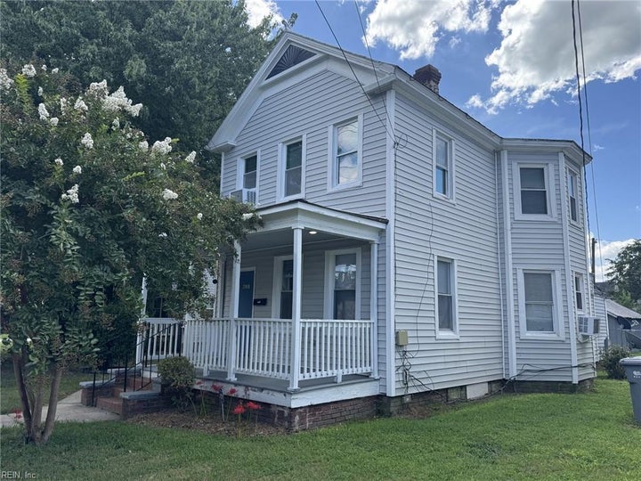 Photo 1 of 35 — 411 Lee ST, Hampton, VA 23669