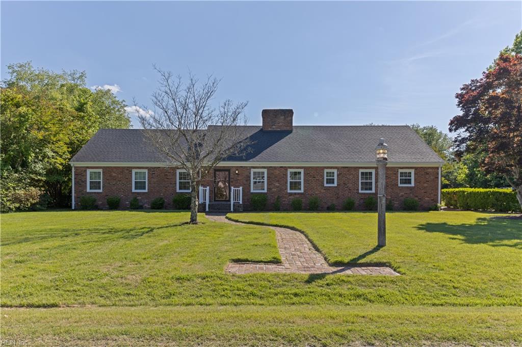 Photo 1 of 34 — 305 Robinhood RD, Franklin, VA 23851