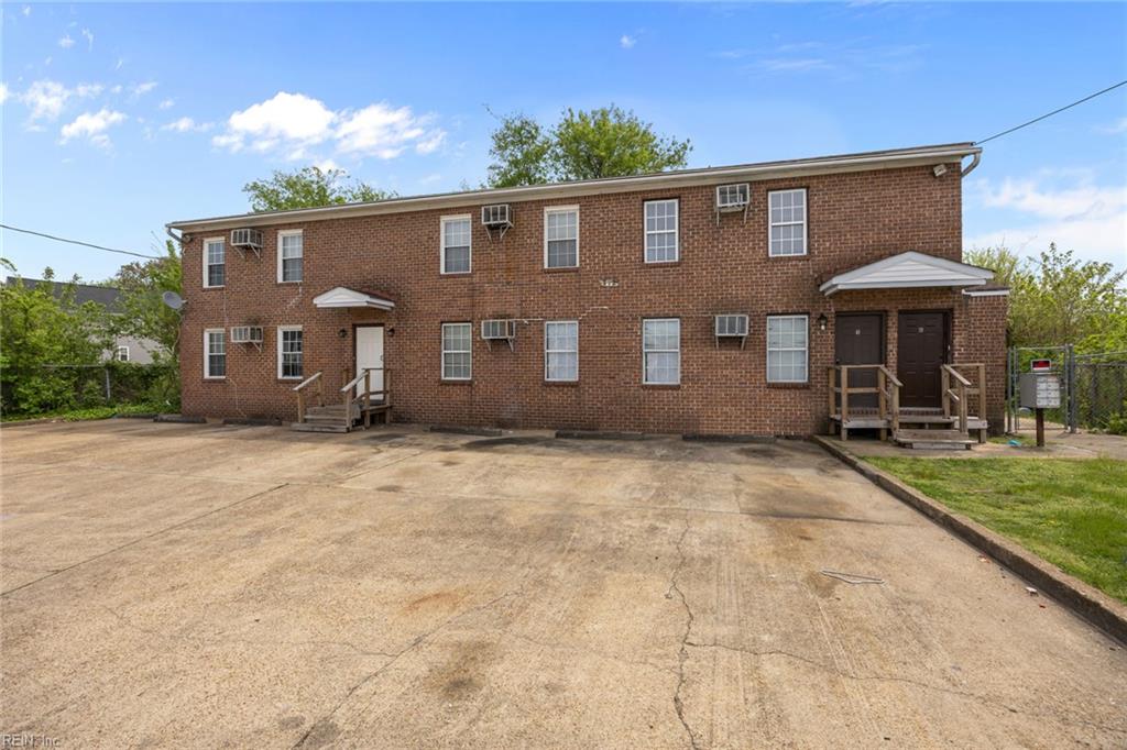 Photo 1 of 28 — 712 Roswell AVE, Norfolk, VA 23504