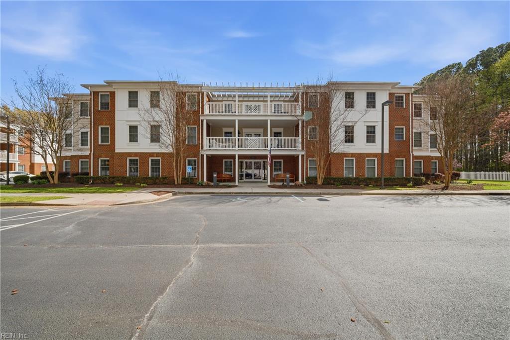 Photo 1 of 38 — 500 Judah WAY 123, Chesapeake, VA 23320