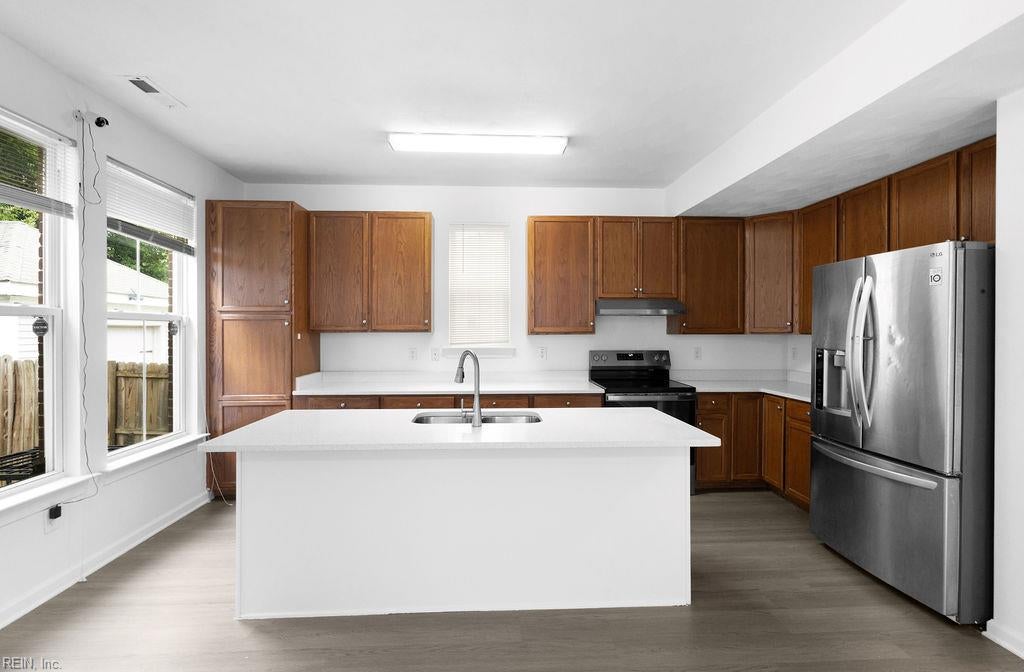 220 W 33rd ST - Photo 3
