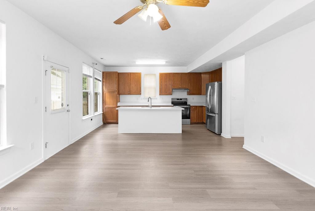 220 W 33rd ST - Photo 4