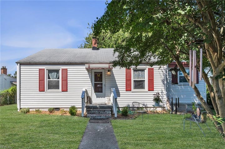 Photo 1 of 34 — 716 Grove ST, Hampton, VA 23664
