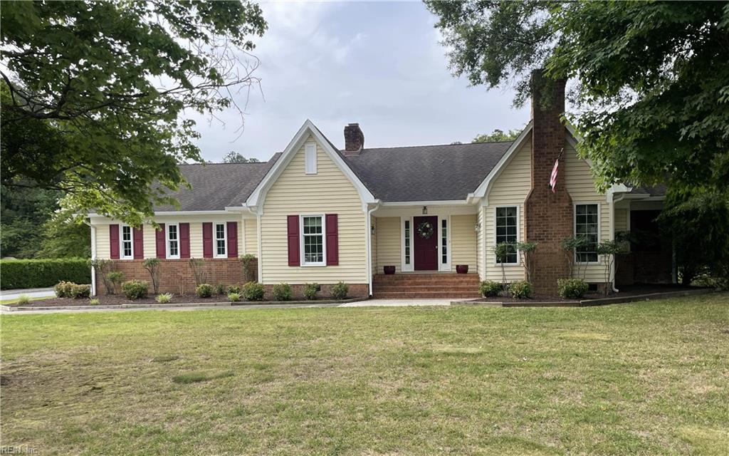Photo 1 of 35 — 101 Crescent DR, Franklin, VA 23851
