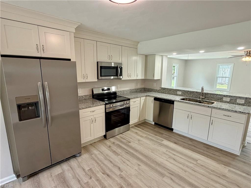 Photo 1 of 32 — 5124 Bellows Ln, Virginia Beach, VA 23455