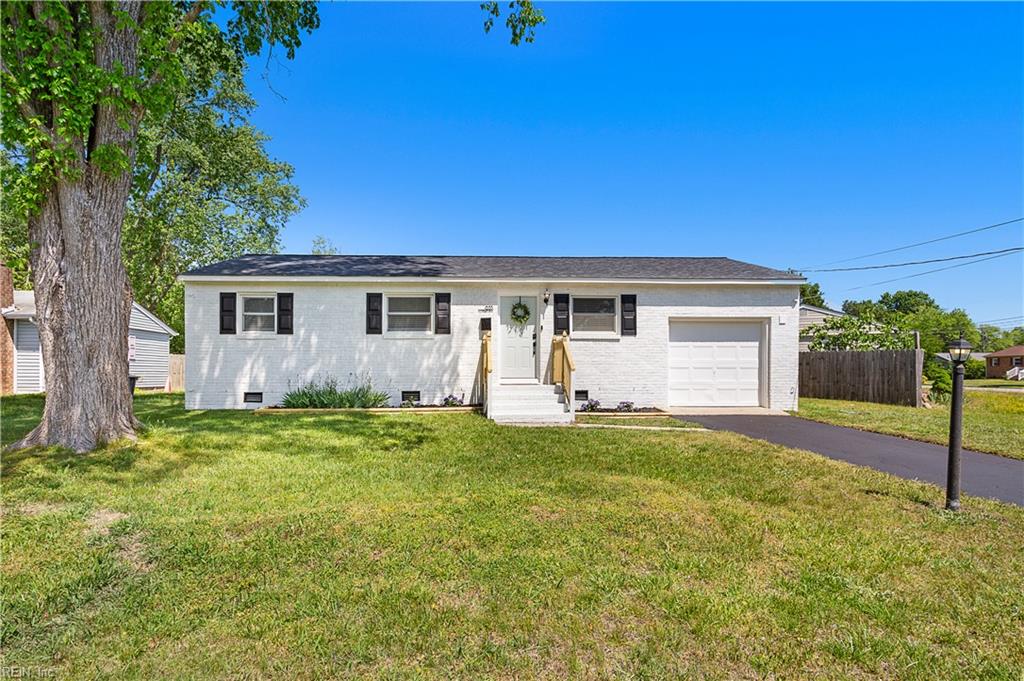 Photo 1 of 20 — 633 Nottingham DR, Hampton, VA 23669