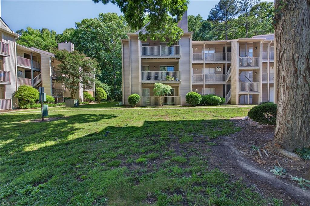 Photo 1 of 23 — 560 Candle LN 104, Newport News, VA 23608