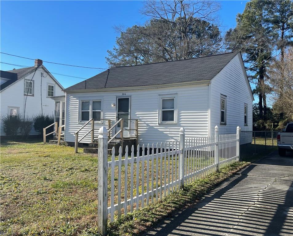 Photo 1 of 6 — 306 Stonewall ST, Franklin, VA 23851