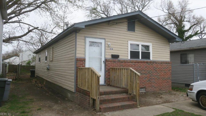 Photo 1 of 14 — 1519 Victoria BLVD, Hampton, VA 23661