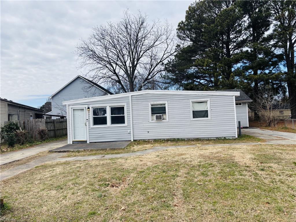 Photo 1 of 18 — 604 Amick RD, Chesapeake, VA 23325
