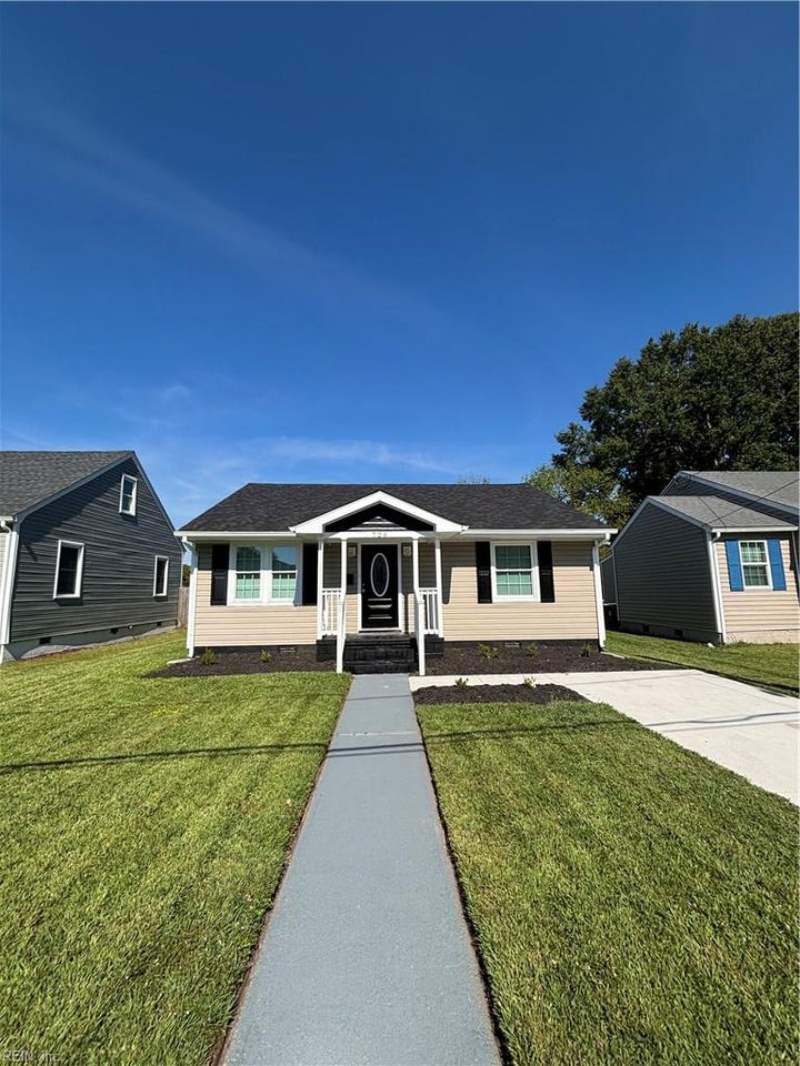 Photo 1 of 16 — 726 Bolling ST, Franklin, VA 23851