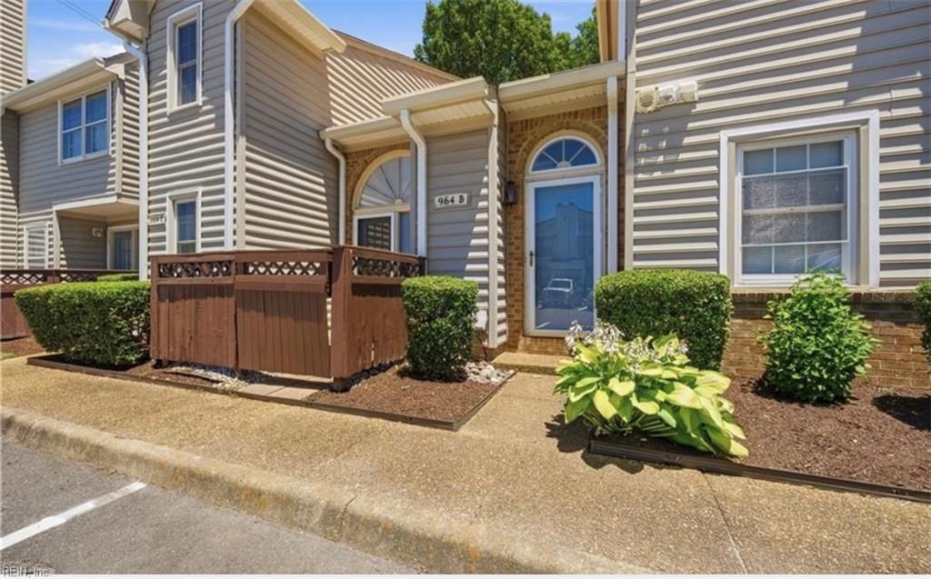 Photo 1 of 24 — 964 Saint Andrews RCH B, Chesapeake, VA 23320