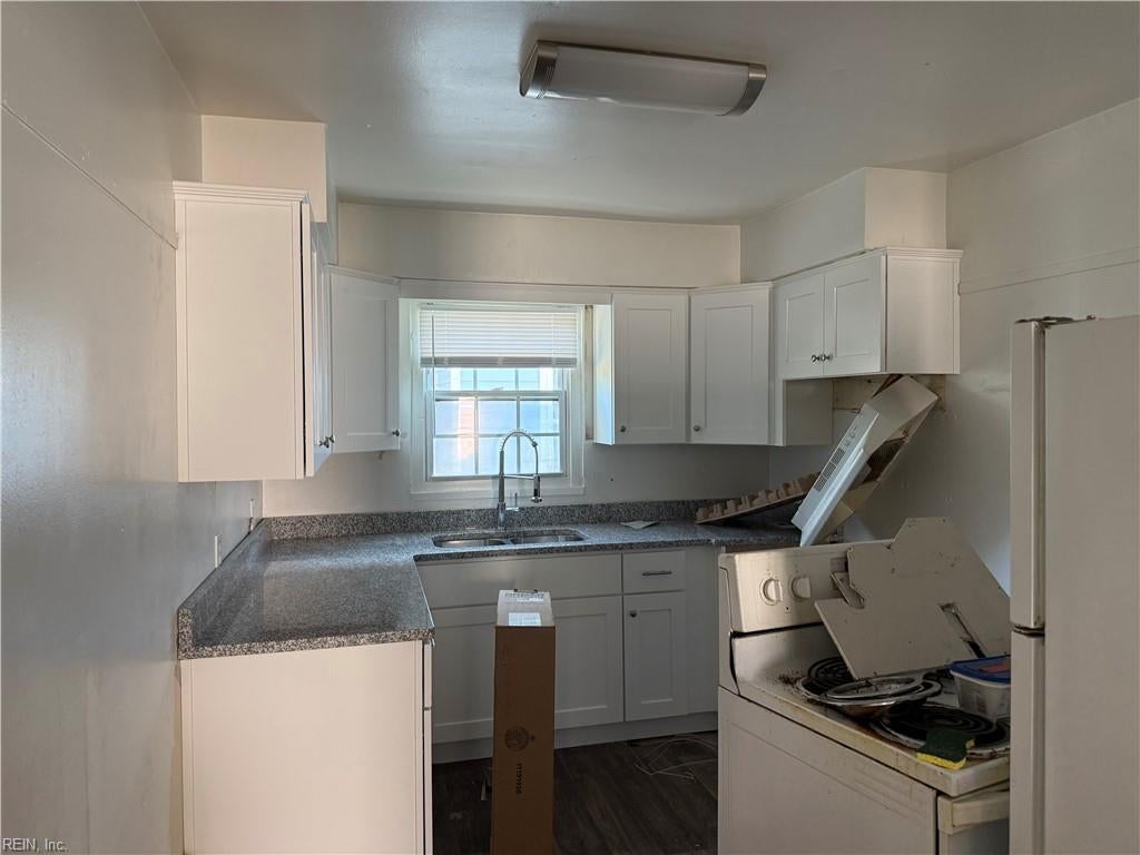 2417 Hale ST - Photo 3