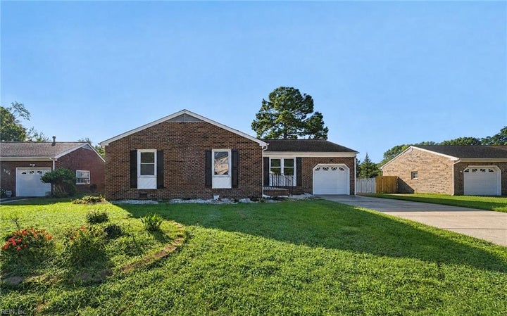Photo 1 of 34 — 302 Deaton DR, Hampton, VA 23669