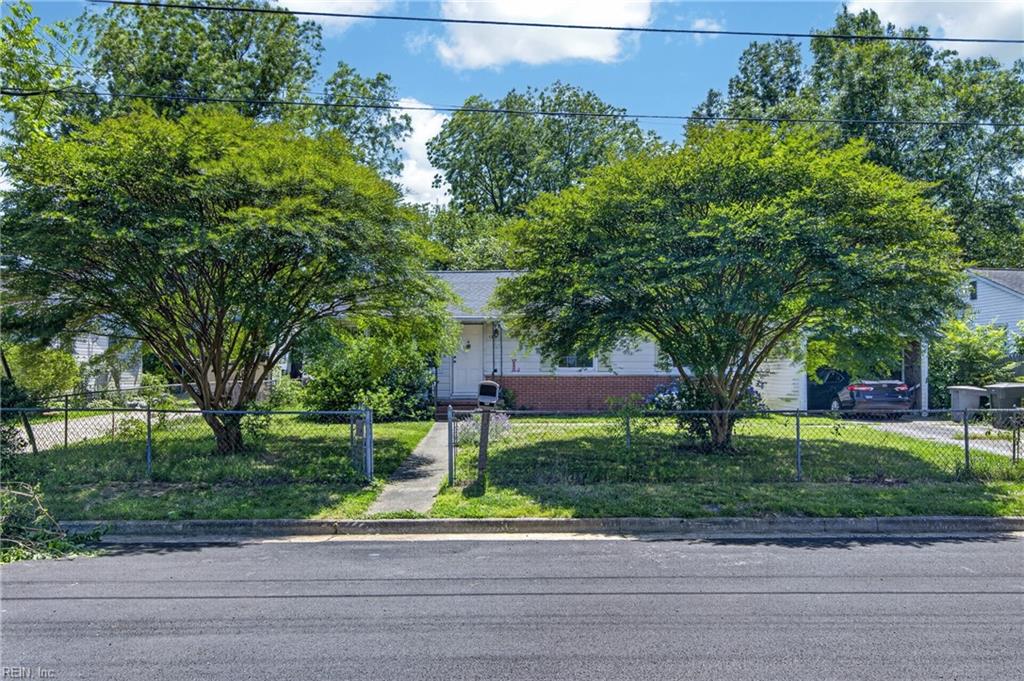 Photo 1 of 21 — 185 Findley SQ, Hampton, VA 23666