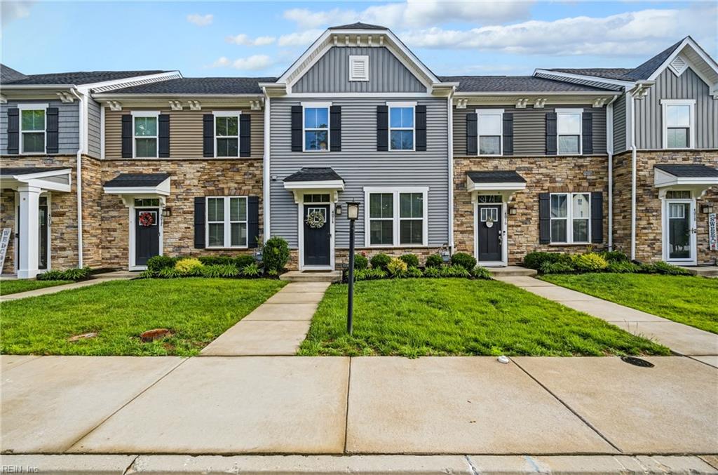 Photo 1 of 33 — 4014 Grove Point DR, Richmond, VA 23223