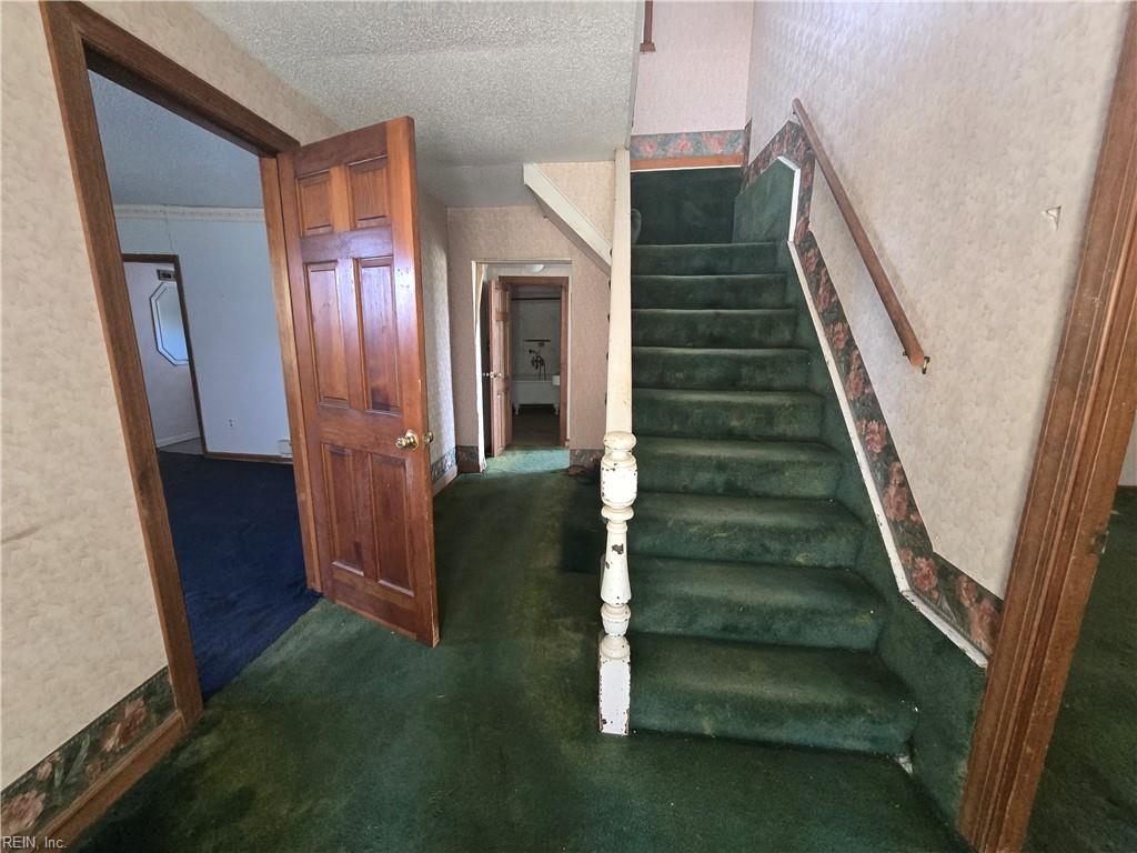 1600 Cherry Grove RD - Photo 2