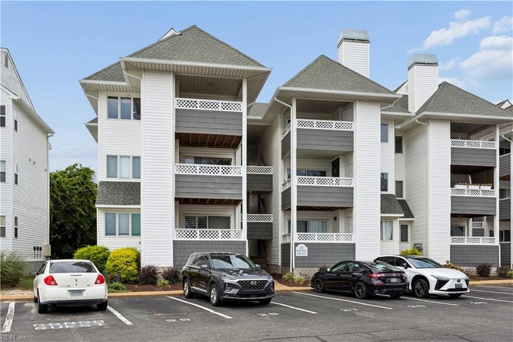 Photo 1 of 50 — 155 Atlantic AVE C, Hampton, VA 23664