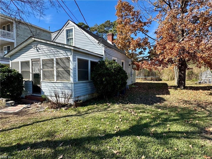 Photo 1 of 33 — 19 Bonita DR, Hampton, VA 23664