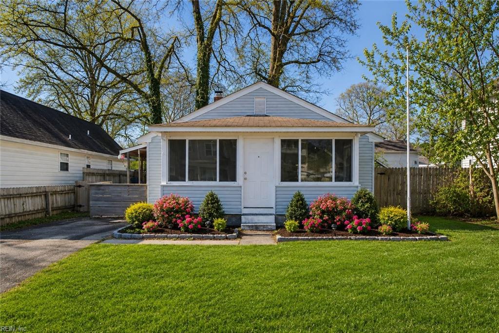 Photo 1 of 17 — 2041 Lockard AVE, Chesapeake, VA 23320