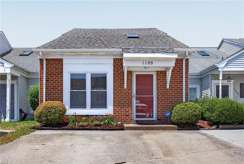 Photo 1 of 32 — 1188 Hillock XING, Virginia Beach, VA 23455