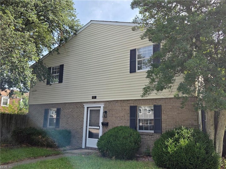 Photo 1 of 42 — 101 Hampstead CT, Hampton, VA 23669