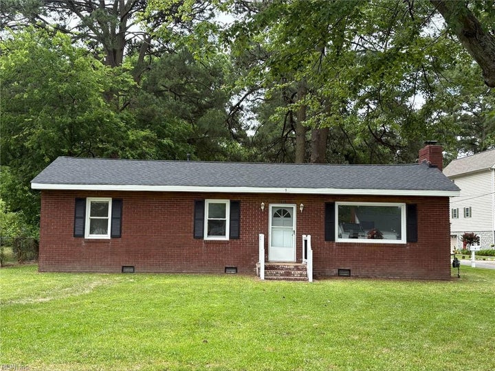 Photo 1 of 22 — 9 Pine LN, Hampton, VA 23664