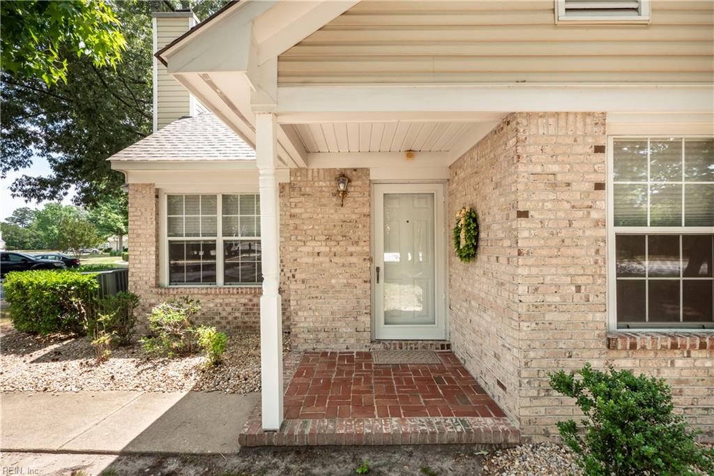 Photo 1 of 34 — 900 Shoreline Pointe, Newport News, VA 23602