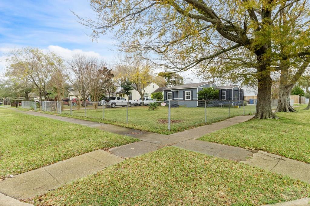 329 17th Avenue N Ave, Texas City, California image 3