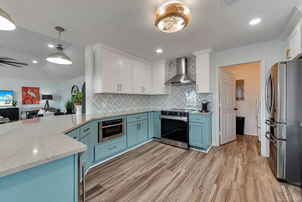 1427 Bamboo Drive, Tiki Island, California image 11
