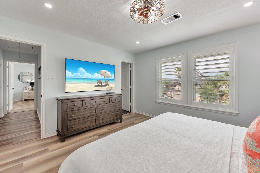 1427 Bamboo Drive, Tiki Island, California image 19
