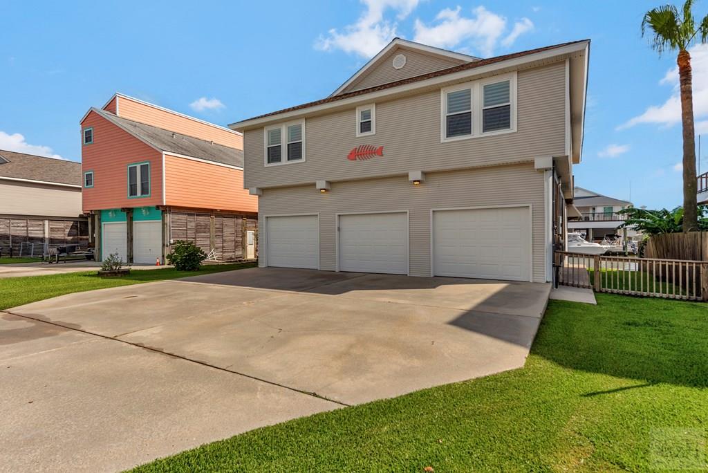 1427 Bamboo Drive, Tiki Island, California image 3