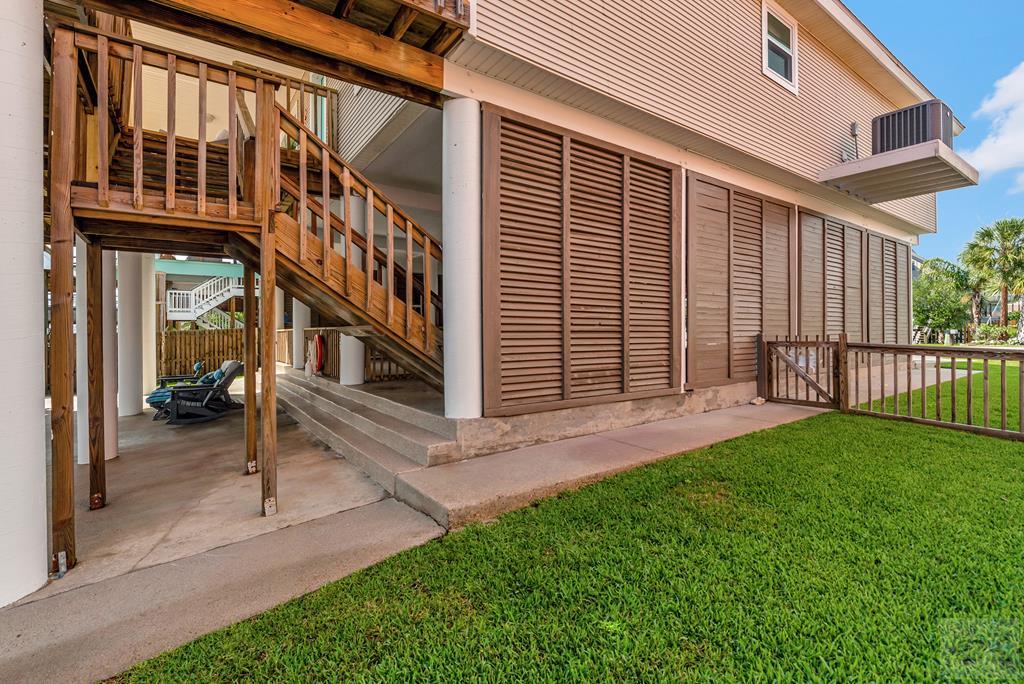 1427 Bamboo Drive, Tiki Island, California image 39