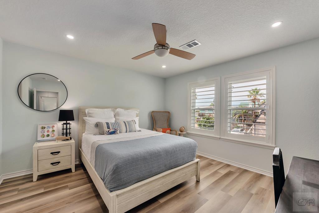 1427 Bamboo Drive, Tiki Island, California image 25