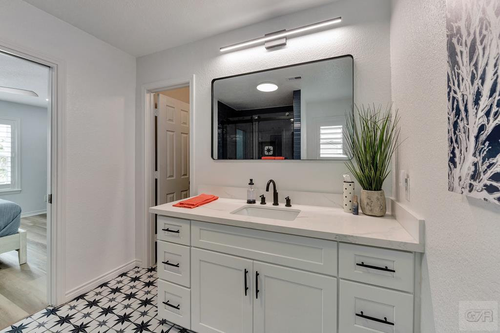 1427 Bamboo Drive, Tiki Island, California image 28