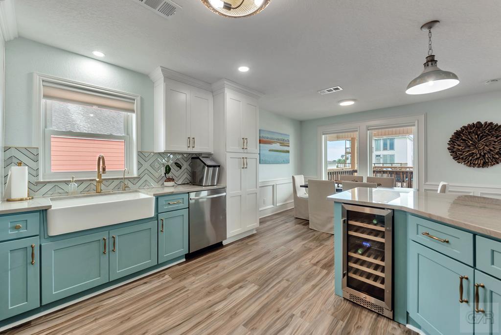 1427 Bamboo Drive, Tiki Island, California image 12
