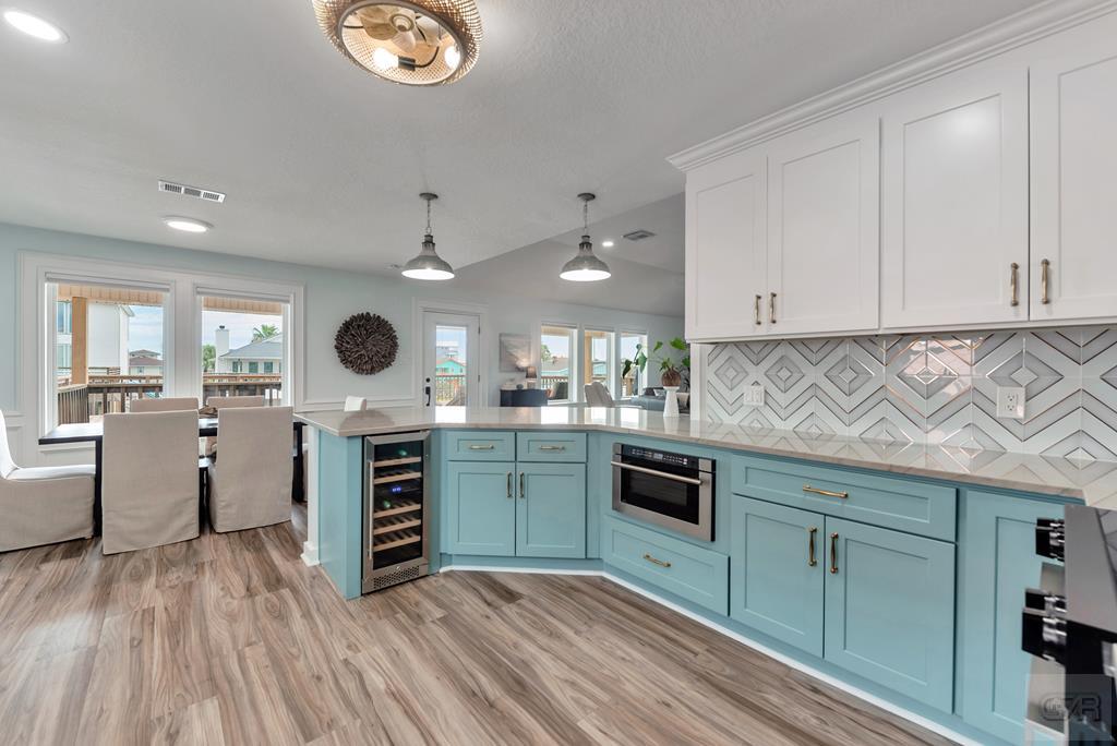 1427 Bamboo Drive, Tiki Island, California image 10
