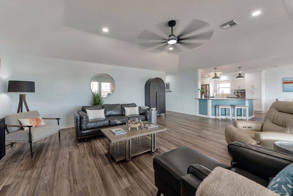 1427 Bamboo Drive, Tiki Island, California image 15