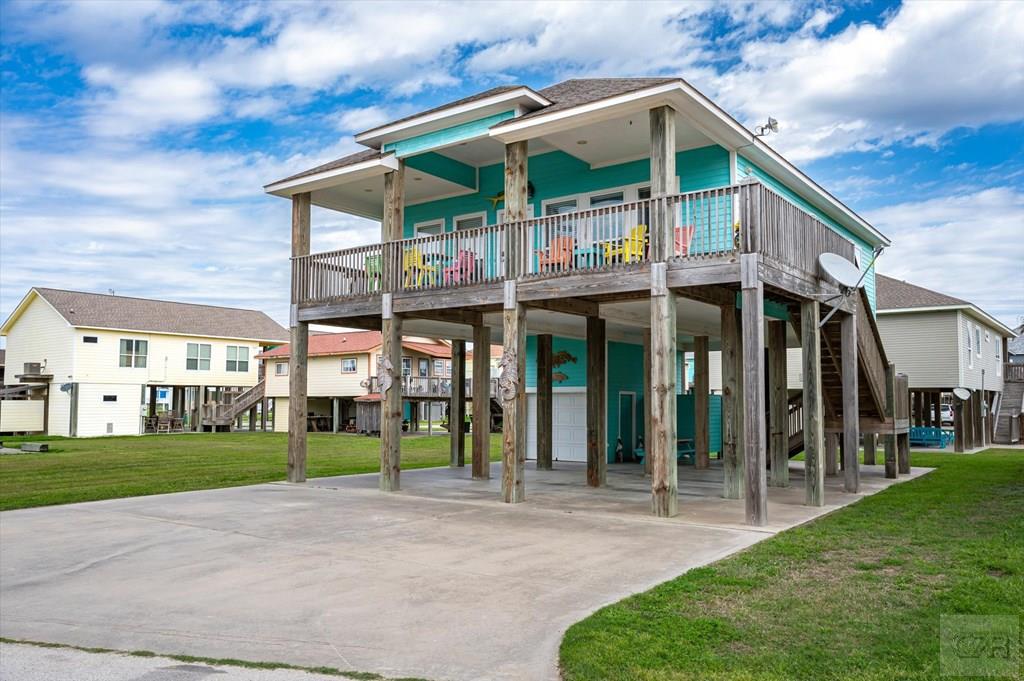 984 S Stingaree Drive, Crystal Beach, Texas image 4