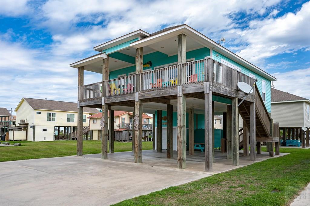 984 S Stingaree Drive, Crystal Beach, Texas image 5