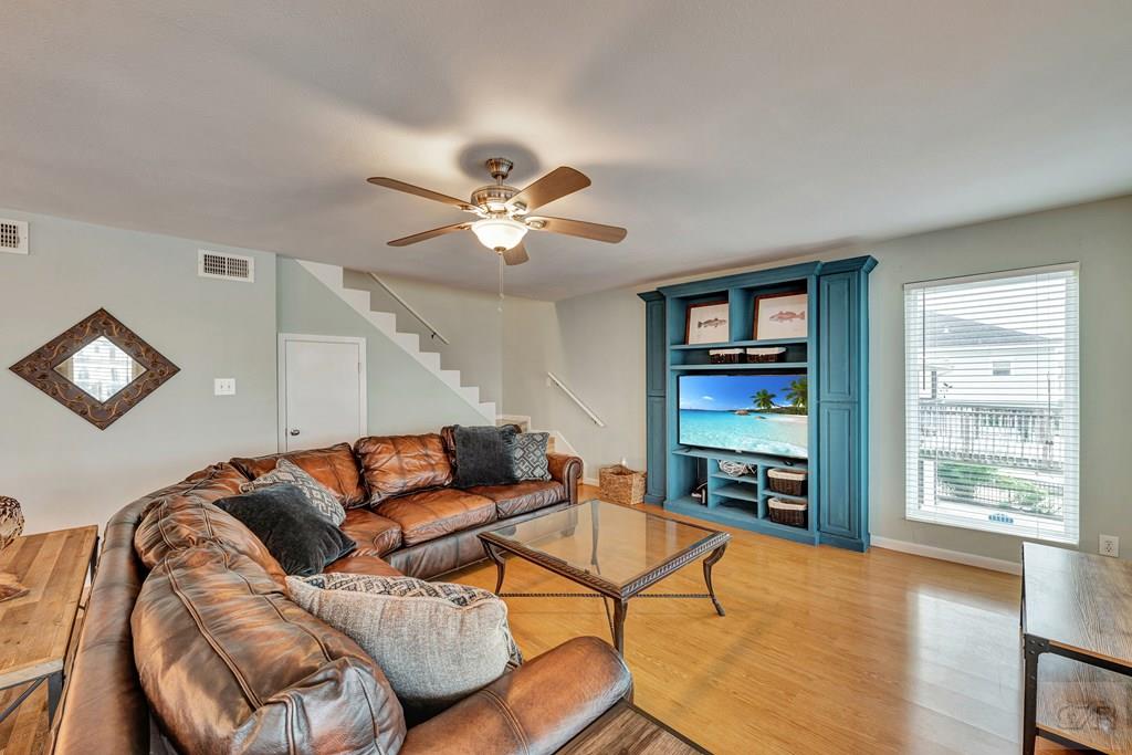 1327 Tiki Drive, Tiki Island, California image 6