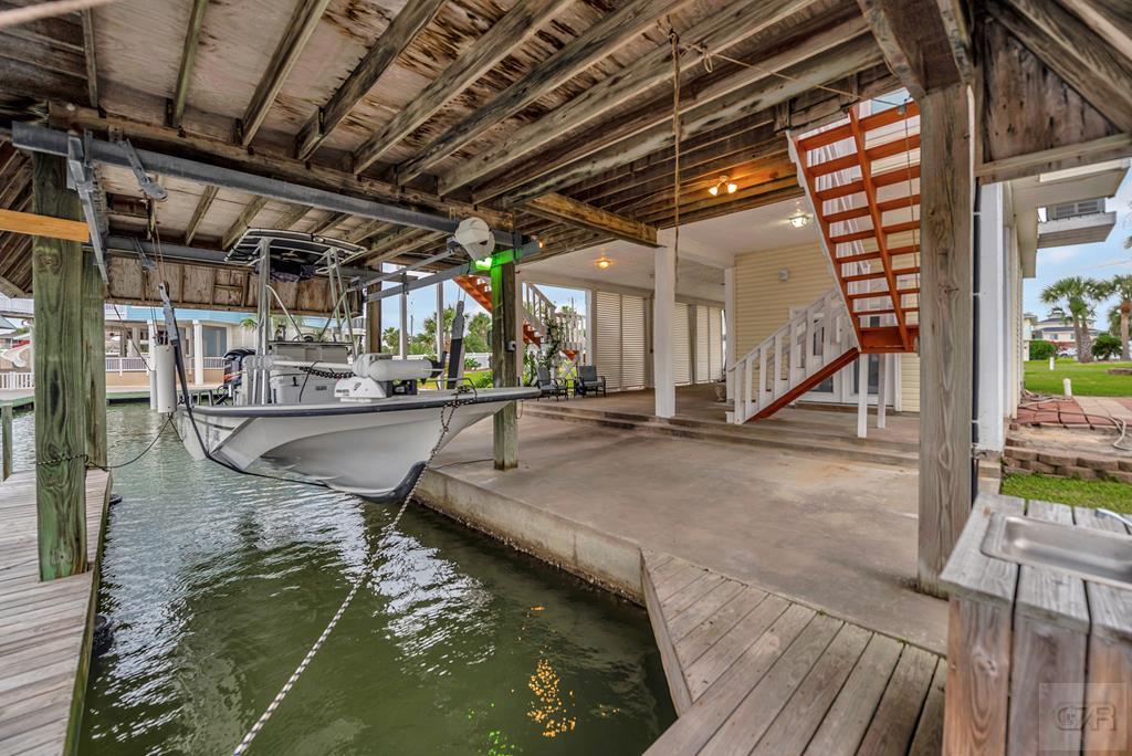 1327 Tiki Drive, Tiki Island, California image 38
