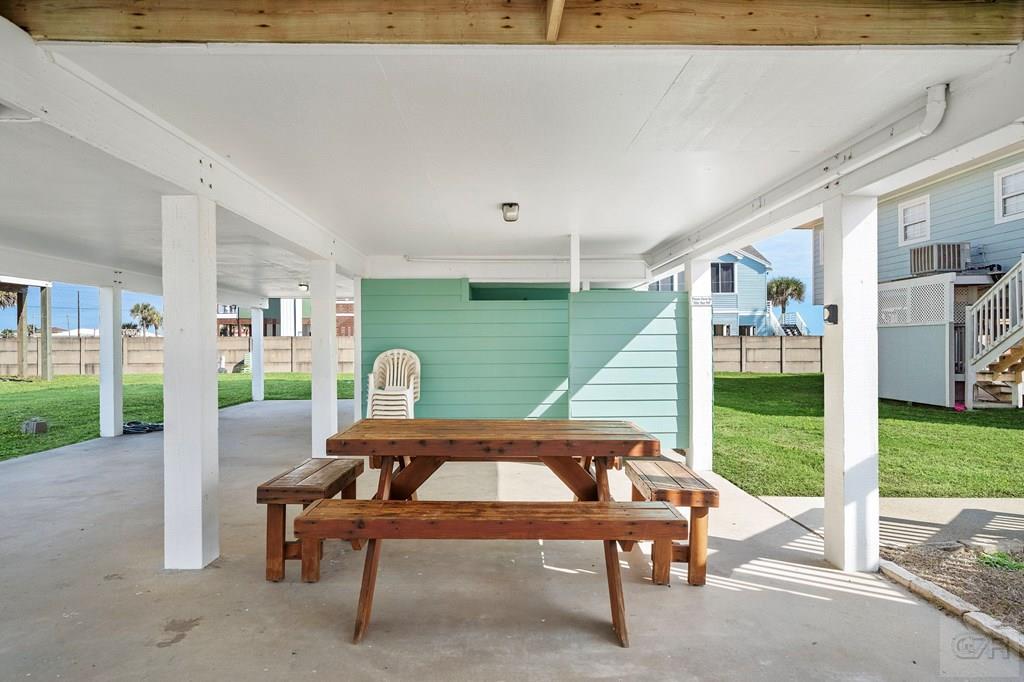 16906 N Beachcomber Drive, Jamaica Beach, Texas image 9