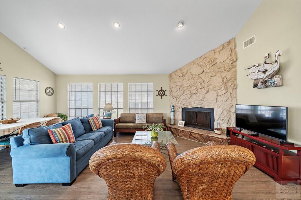 16906 N Beachcomber Drive, Jamaica Beach, Texas image 13