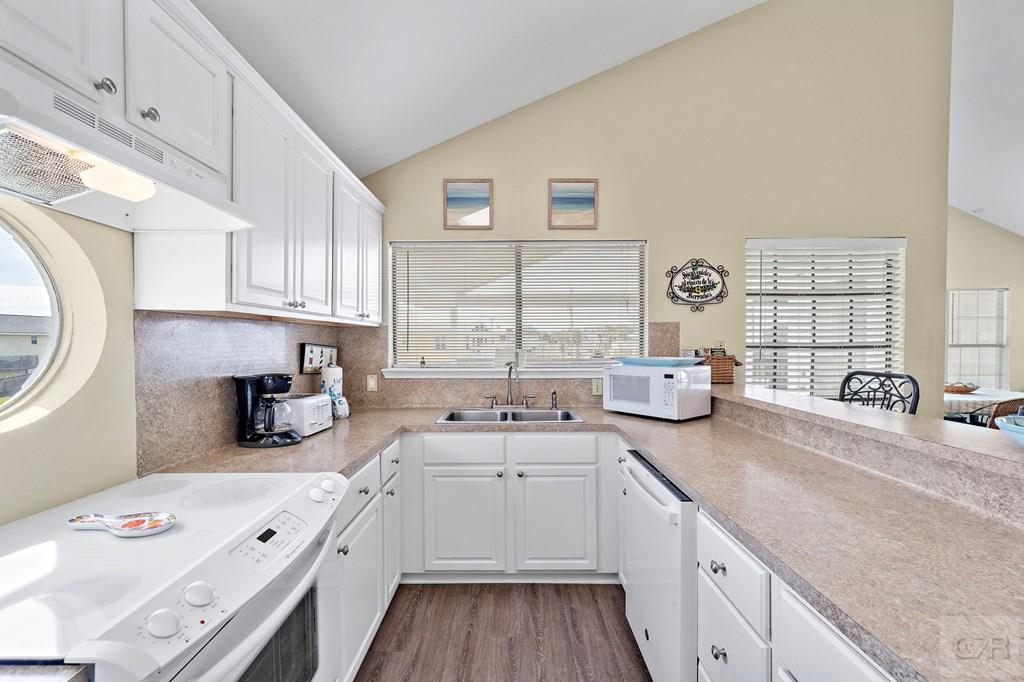 16906 N Beachcomber Drive, Jamaica Beach, Texas image 18