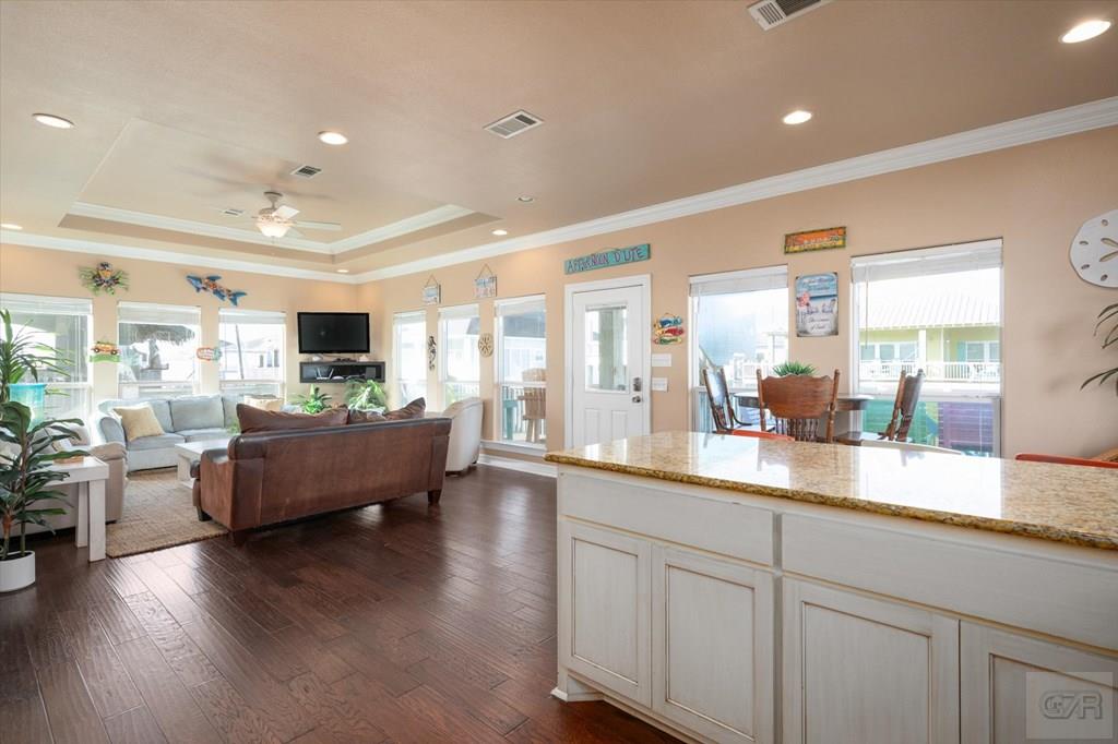 984 S Stingaree Drive, Crystal Beach, Texas image 11