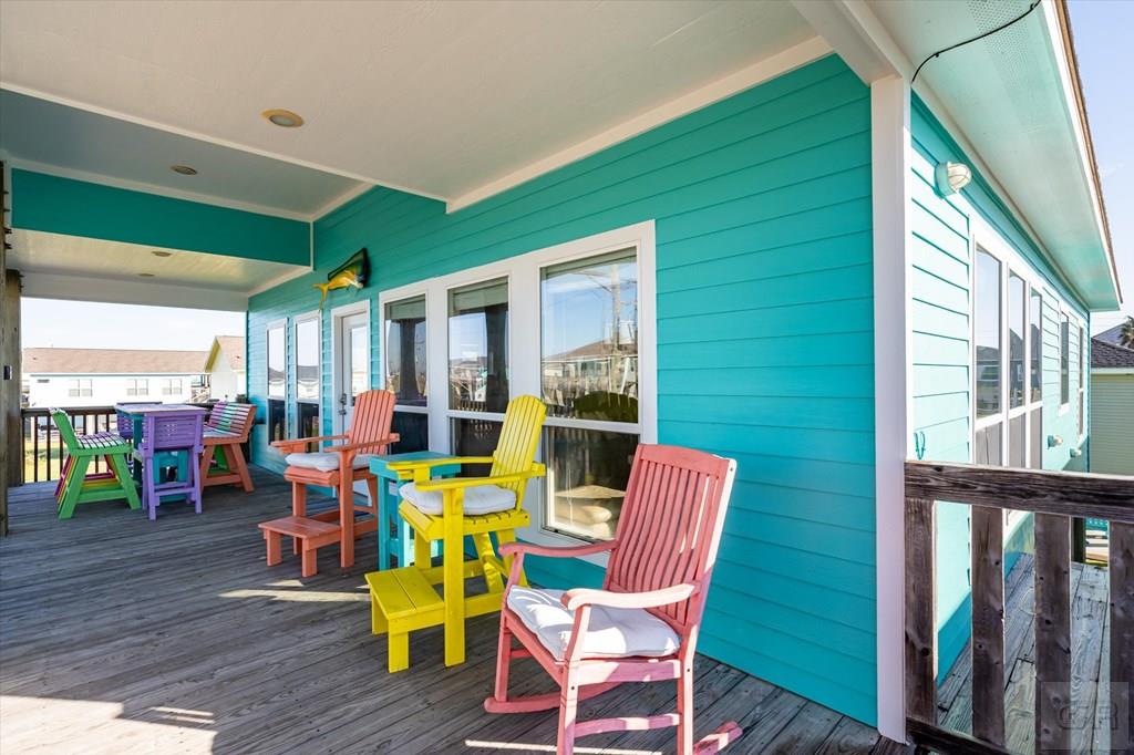 984 S Stingaree Drive, Crystal Beach, Texas image 4