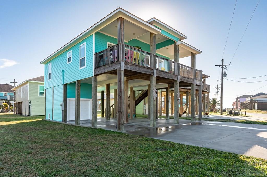 984 S Stingaree Drive, Crystal Beach, Texas image 1