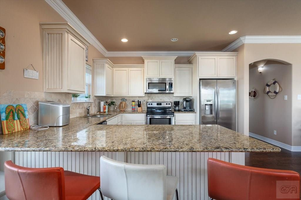 984 S Stingaree Drive, Crystal Beach, Texas image 13